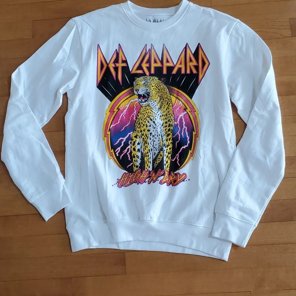 Womens Def Leppard Rock Band High 'N' Dry Sweatshirt Size Small 1X leopard  NWT - Picture 2 of 3